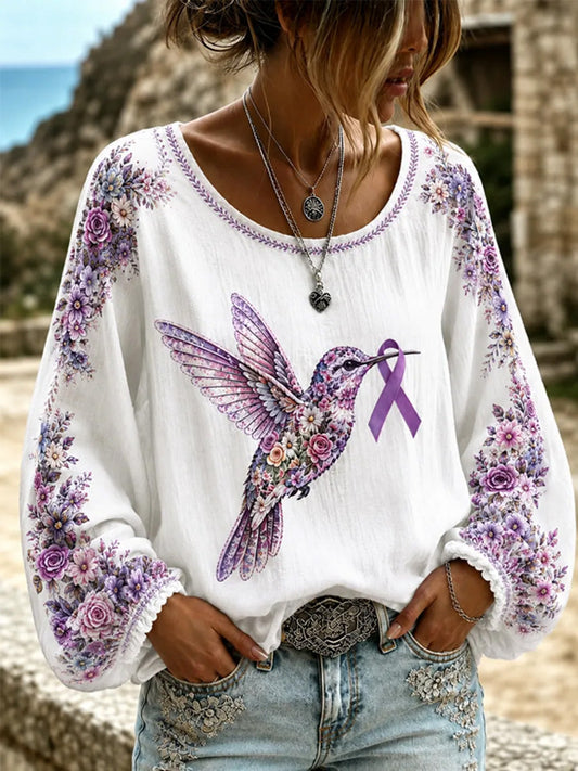 Damen-Longsleeve in Lila mit Blumen- und Kolibri-Print zur Sensibilisierung für die Alzheimer-Krankheit