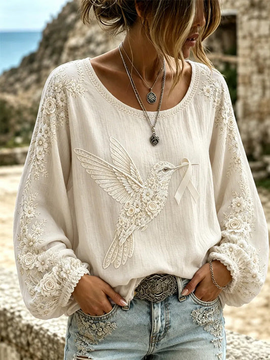 Damen-Longsleeve in Lila mit Blumen- und Kolibri-Print zur Sensibilisierung für die Alzheimer-Krankheit