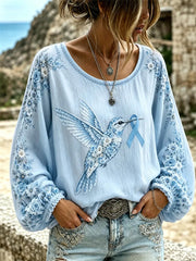 Damen-Longsleeve in Lila mit Blumen- und Kolibri-Print zur Sensibilisierung für die Alzheimer-Krankheit