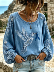 Damen-Longsleeve in Lila mit Blumen- und Kolibri-Print zur Sensibilisierung für die Alzheimer-Krankheit