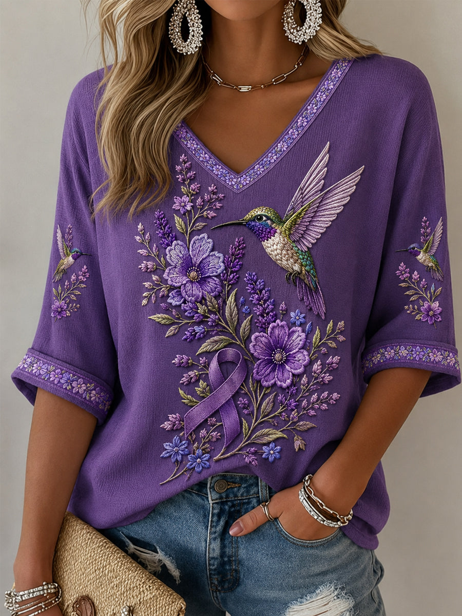 Damen-T-Shirt in Lila mit Blumen- und Kolibri-Print, halblangen Ärmeln und V-Ausschnitt – Unterstützung für das Bewusstsein rund um die Alzheimer-Krankheit