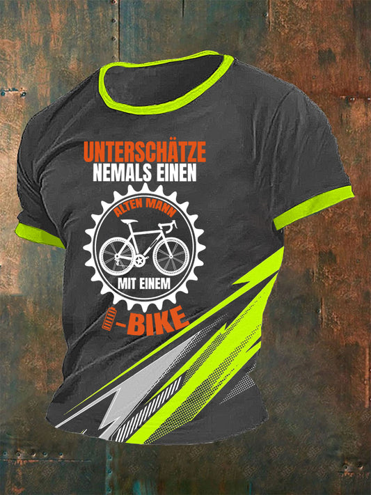 Männer Unterschätzen Sie niemals einen alten Mann mit einem E‑Bike‑T‑Shirt